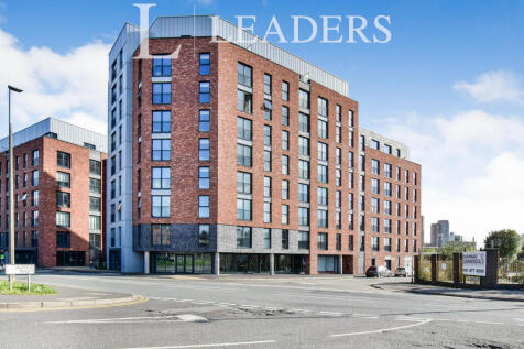 Available 10/07/26! We are delighted to present this immaculate, two-bedroom flat available for letting in a highly sought-after location. The property boasts excellent access to public transport link