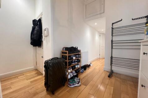 2 bedrooms 2 baths in Emperors Gate