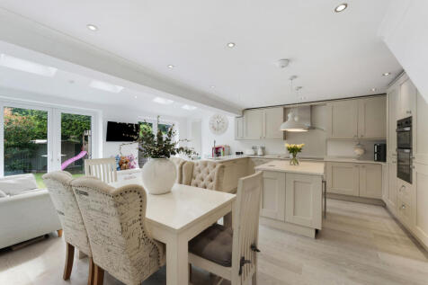 33 ST ANDREWS CLOSE-21.jpg