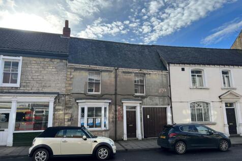 Retail Property (high street) to rent in tadcaster