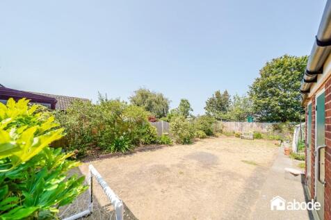 6 Pinewood Avenue-3.jpg