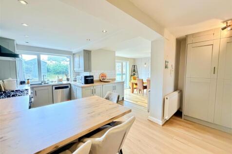 Open Plan Dining Kitchen & Family Room