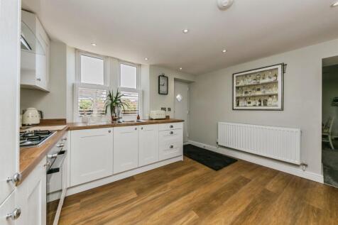 Kitchen: