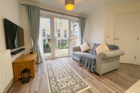 OPEN PLAN LIVING SPACE