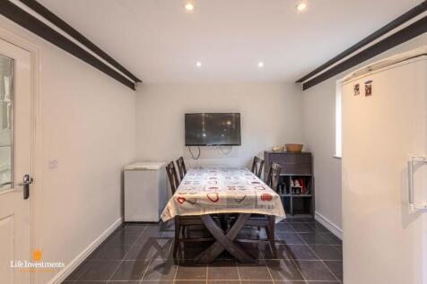 Kitchen - Family Rm