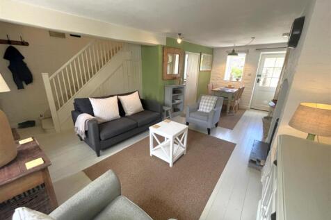 Sitting room 1.jpg