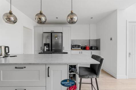 45 Arnold Ave (24 of 33).jpg