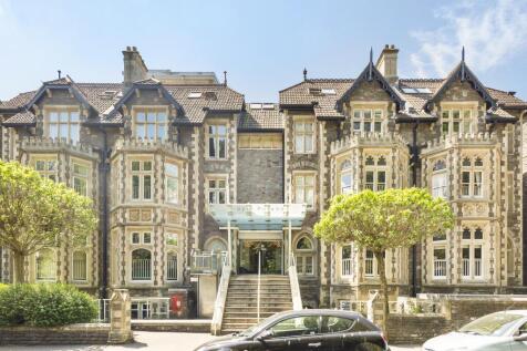 **VIDEO TOUR AVAILABLE** CLIFTON TRIANGLE LOCATION. Spacious one bedroom furnished first floor apartment in a fantastic location near to Park Street and Whiteladies Road. Great for a single profession