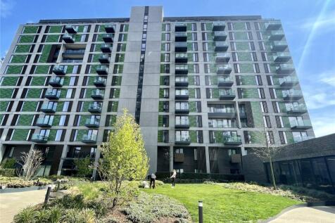 Stunning 2 bedrooms 2 bathrooms apartment in the prestigious Local Blackfriars development, minutes walk to Selfridges, bars and restaurants, train and tram stations. Communal garden, 24 hours concier