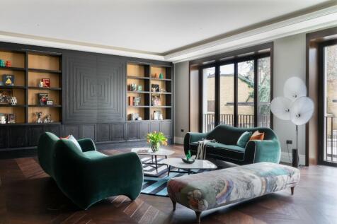 7 bed, 8 bath Town House in London - Photo 2
