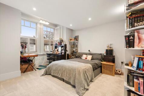 4 bed, 3 bath Semi-Detached in london - Photo 15