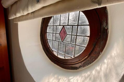 Through the round Window