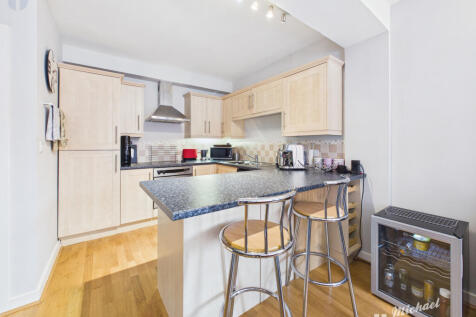 CAM03852G0-PR0552-STILL008