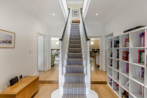 8591703-interior41.jpg
