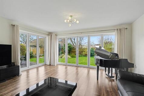 Lounge/Sitting Room