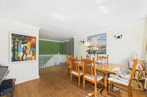 CAM02313G0-PR0094-STILL007