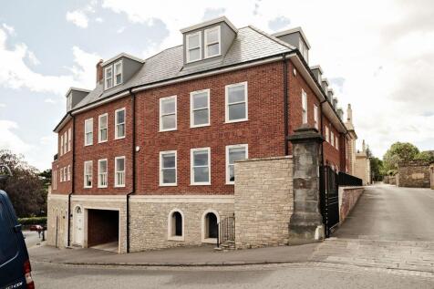 A beautifully appointed 3 double bedroom, modern 3 storey townhouse forming part of the high-regarded Redland Court development. The property offers an exceptional specification, well-balanced rooms a