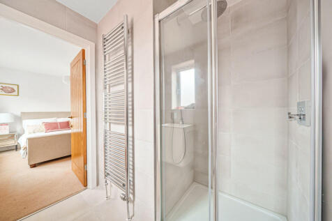 En suite to secon...