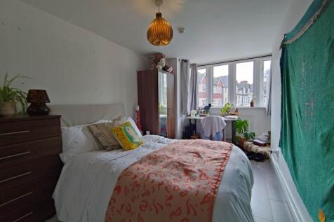 6 Bedroom House in CF24 4AQ