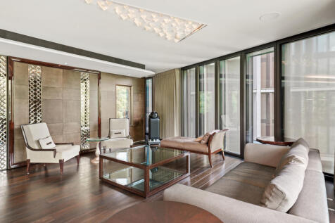 4 bed, 3 bath Apartment in London - Photo 4