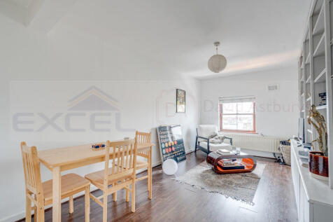 A spacious one bedroom apartment to rent in Notting Hill! Located on Portobello Road this property is located just moments from the famous market and Ladbroke Grove station. The property is unfurnishe