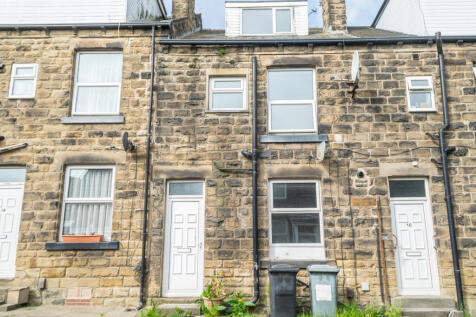 LETS GO LEEDS ARE PLEASED TO BRING TO MARKET THIS WELL PRESENTED TWO BEDROOM TERRACED. THIS PROPERTY BENEFITS FROM EXECELLENT ACCESS TO ALL LOCAL AMENITIES, SCHOOLS, PUBLIC TRANSPORT AND MOTORWAY NETW