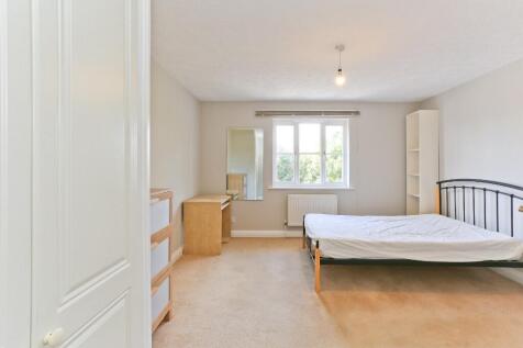 4 Bedroom Terraced in GU2 8JY