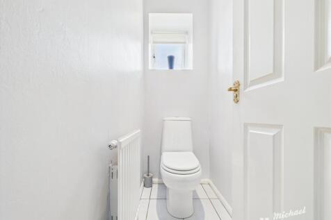 CAM02773G0-PR0304-STILL026