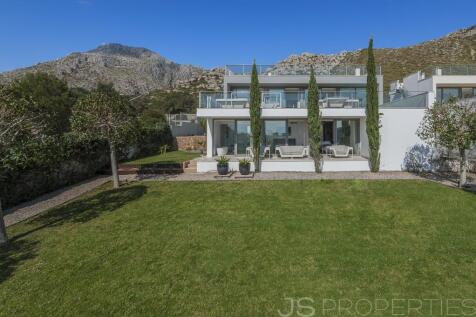 Villa in Puerto Pollensa with Tourists license