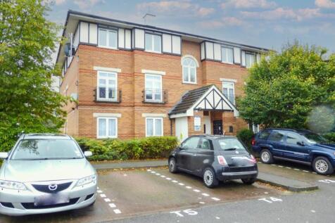 Modern one bedroom second floor apartment near Hendon Central. Open plan living, fitted kitchen, parking, unfurnished. £1450 pcm. Available 10 Sep 2026. Deposit £1673, holding deposit £334.