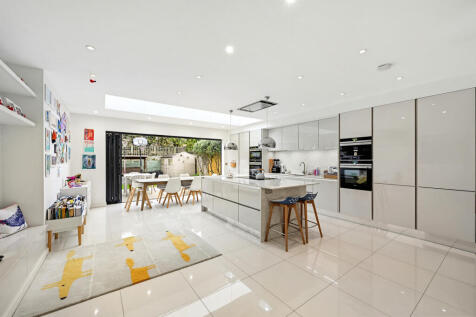 Kitchen | Dining Area