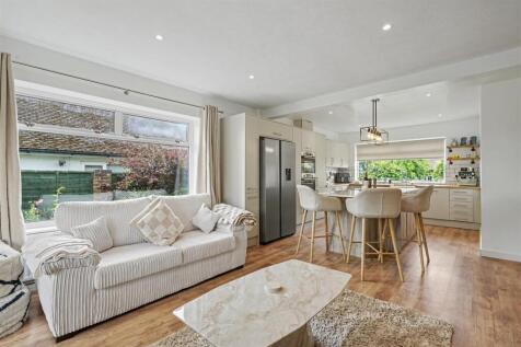 Living/Dining Area