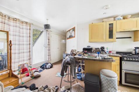 CAM05092G0-PR0111-STILL014.jpg
