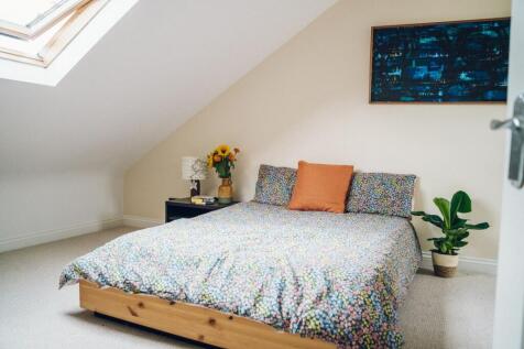 Ystafell Wely 2 / Bedroom 2