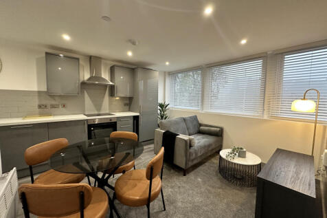 Letting Complete brings to you this newly fully furnished apartment a stone throw away from Leeds City and Bradford, a convenient and accessible location for residents. There are many local amenities