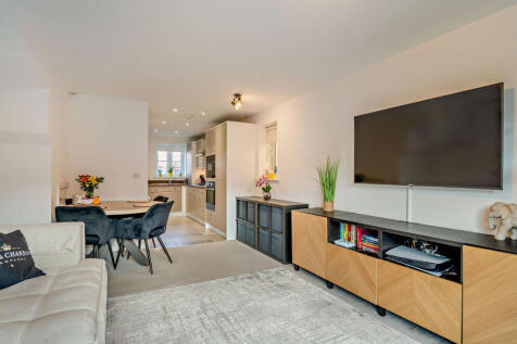 Lounge / Dining