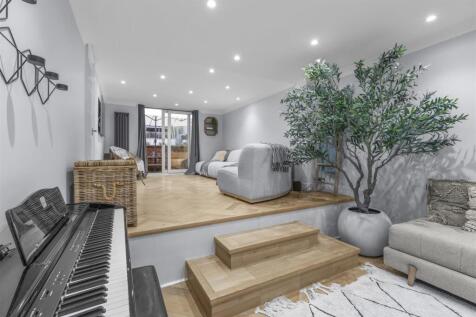 7 Guinions Rd, HP13 7NT-10.jpg