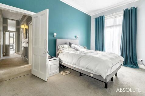 Ground floor bedroom 1