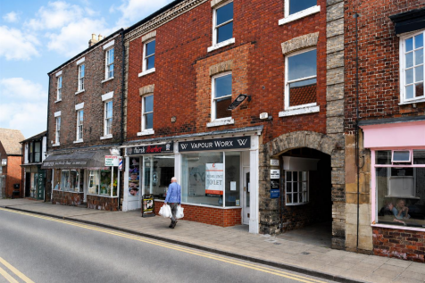 Retail Property (high street) to rent in thirsk