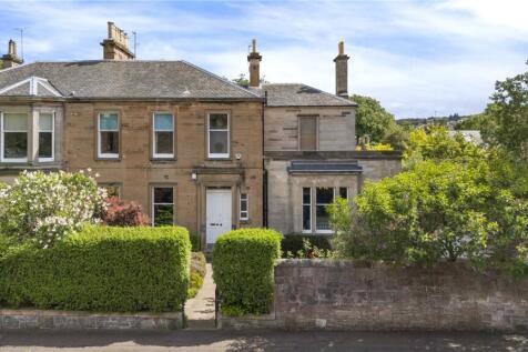 A beautifully proportioned three-bedroom main door ground floor flat, offering elegant period accommodation in one of south Edinburgh’s most desirable residential addresses