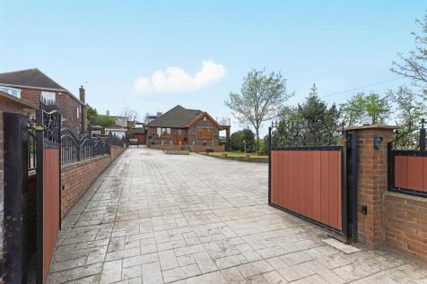 FRONT GARDEN & PARKING