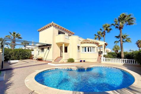 Los Dolses detached villa Villamartin.