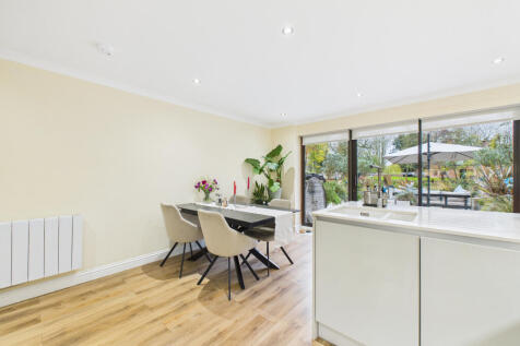 CAM01984G0-PR0529-STILL003