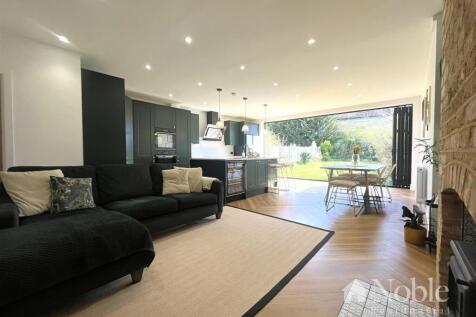 Kitchen/ Dining Room