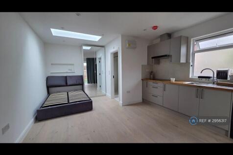 Be the first to enjoy this beautifully designed, newly built studio-style lodger, with all bills included accommodation, finished to an exceptional specification within a welcoming family home. Of...