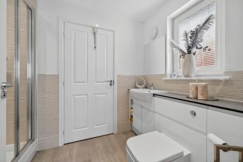 Jack n Jill En Suite