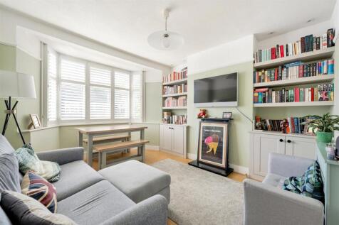 Churchfields, E18