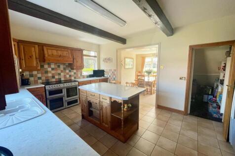 KITCHEN / BREAKFAST ROOM