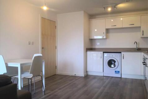 Salford Quays Location
Spacious Balconies
Fully Furnished Apartments
On-site Security 7 PM to 7 AM
Amazing transport links
Bike Storage Available
Parking available from £80 per month
10-minute drive t