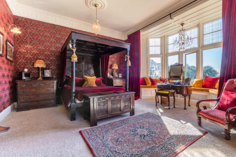 Master Bedroom Su...